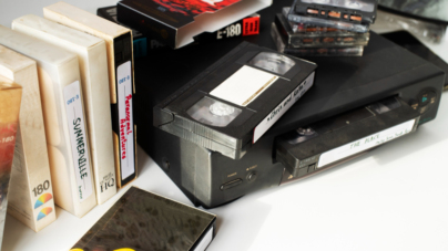 Reproductor y varias cintas VHS