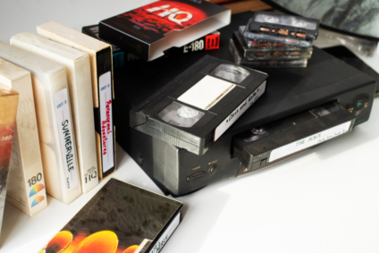 Reproductor y varias cintas VHS